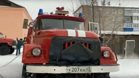 Пожарные спасли ребёнка и трех женщин в Слободском. Видео с места ЧП