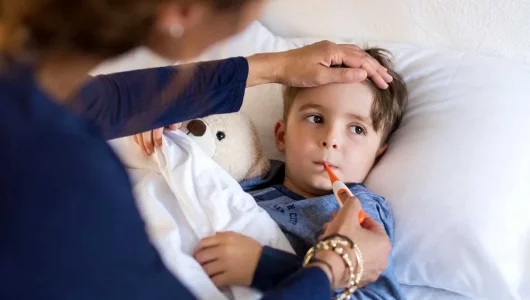 Четыре правила для родителей: как быстрее вылечить ребёнка на волне подъёма гриппа и ковида