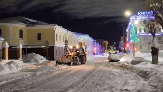Кировчан просят не оставлять авто на 48 участках. График вывоза снега в ближайшие два дня