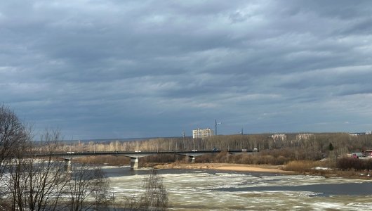 В Кирове на реке Вятке начался ледоход. Горожане делятся фото и видео