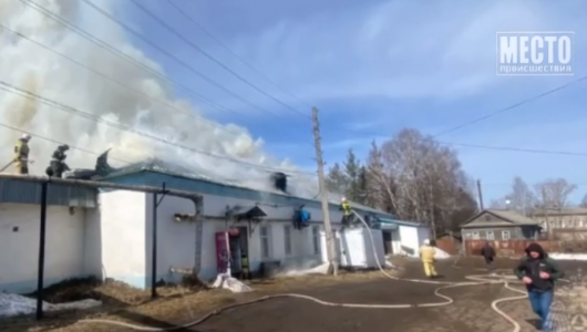 Сгорели магазин и кафе в Даровском