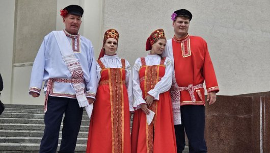 Кировчане приняли участие в рекордной церемонии бракосочетания на ВДНХ