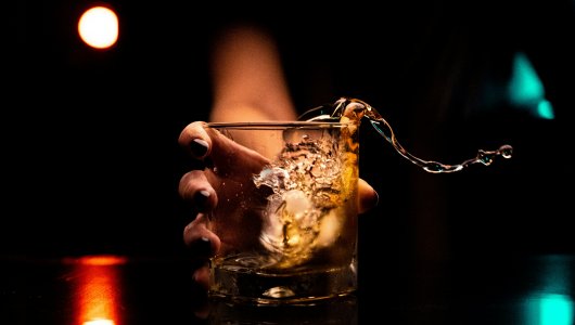 Врач рассказал, какое количество алкоголя повышает риски развития рака