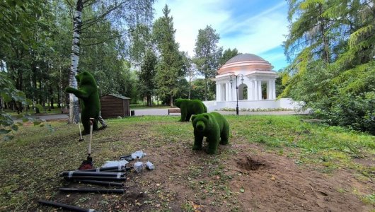 Урбанист раскритиковал медведей в Александровском саду