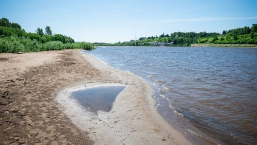 Помешала погода: в Кирове закрывается пляжный сезон