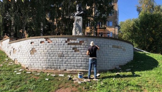 Памятник-бюст Александру Грину отремонтируют до конца недели