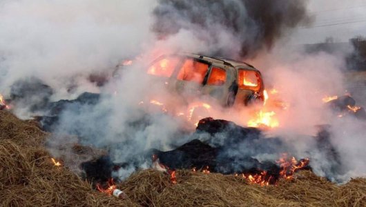 В Кировской области отец с сыном сожгли машину, пытаясь сделать эпичные кадры