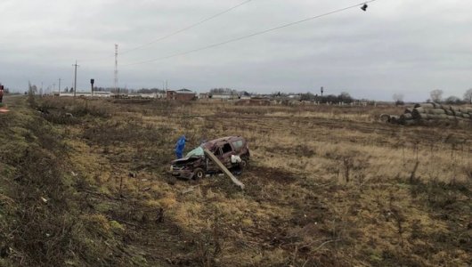 Смертельная авария в Кирово-Чепецком районе: Ларгус улетел в кювет и врезался в столб