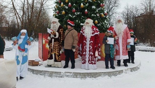 В Лянгасово Дедам Морозам подарили сладкие подарки