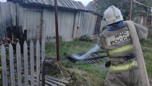 Пытался сжечь дом, баню и автомобиль: кировчанин разозлился на соседа и решил ему отомстить