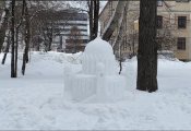 В Гагаринском парке построили Александро-Невский собор. Скульптура сделана из снега