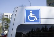 В Госдуме предложили запретить эвакуировать машины инвалидов
