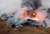 В Кировской области отец с сыном сожгли машину, пытаясь сделать эпичные кадры